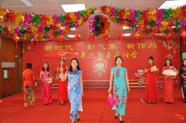 資深美女們帶來的旗袍秀《水鄉(xiāng)新娘》1