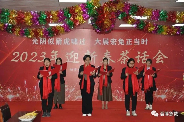 13.孟云云 劉萍萍等詩朗誦《生命無法等待，我們必須堅守》